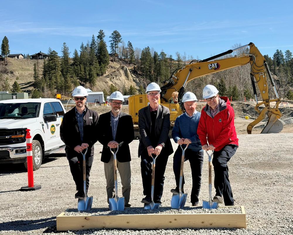 groundbreaking dignitaries with shovels